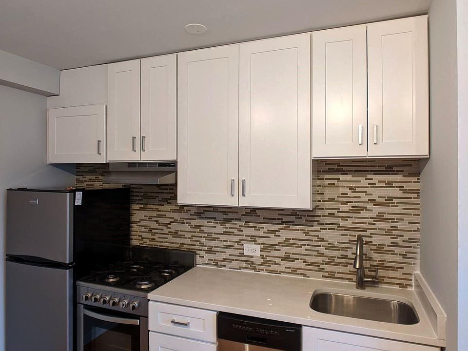 1st image of 2521 W Leland Ave
