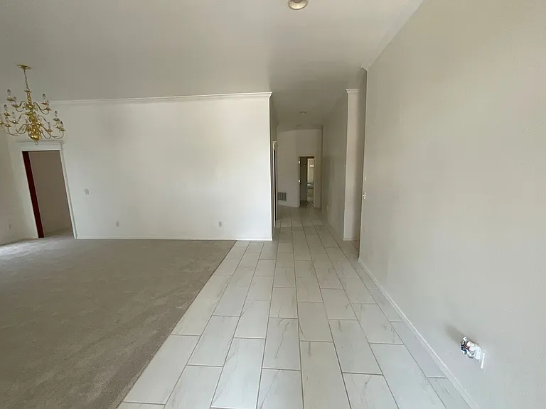 5801 NW 101st St — Photo 3