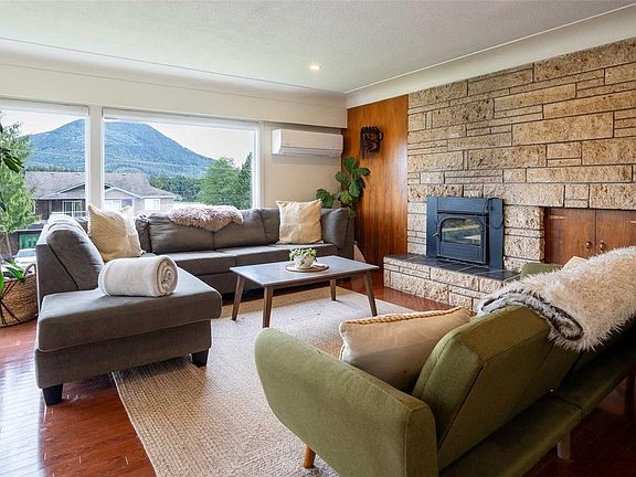 5th image of 231 Otter St