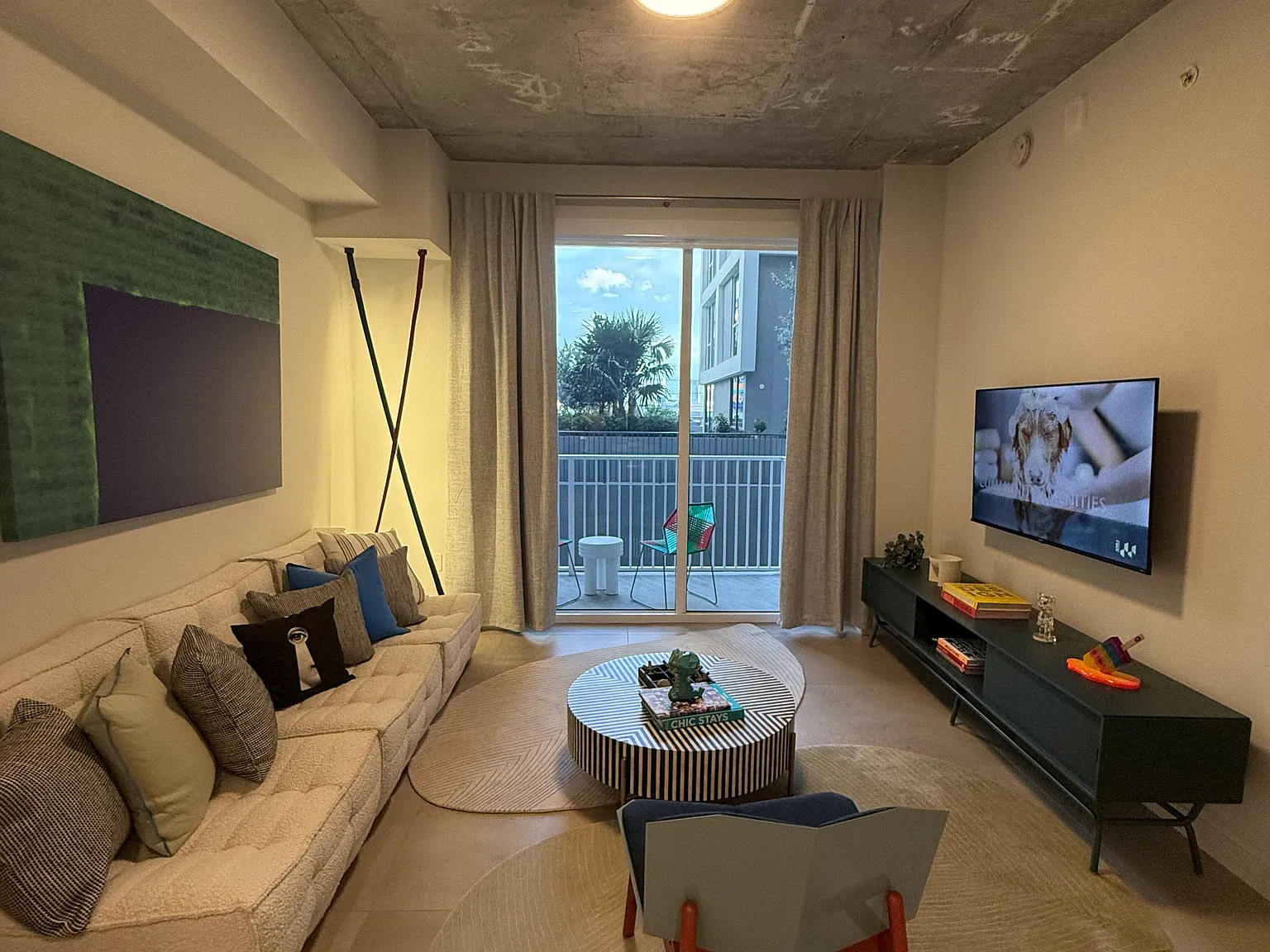 1 bed, 690 sqft, $2,400 — Photo 3