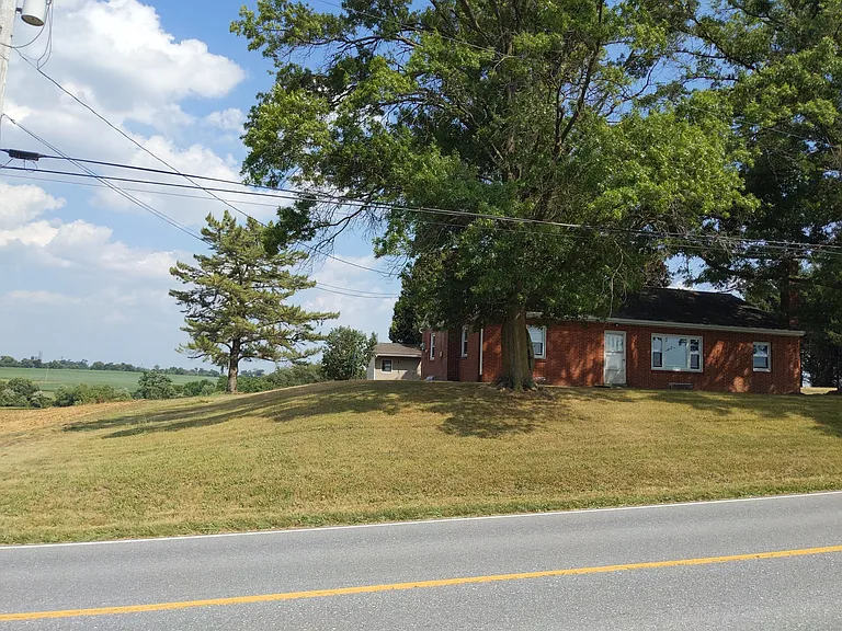 903 Breneman Rd — Photo 2