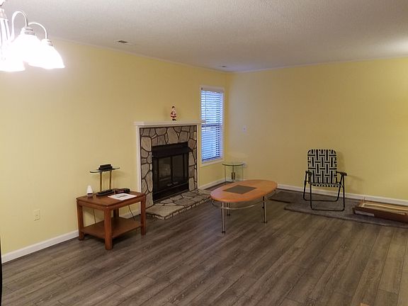 3rd image of 160 Cedar Holw #38-A
