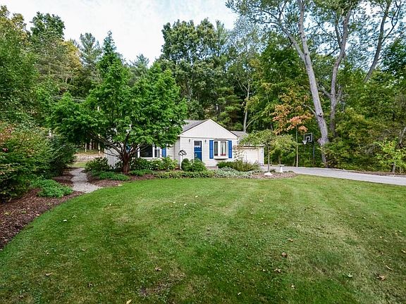 3rd image of 2693 Thornapple River Dr SE