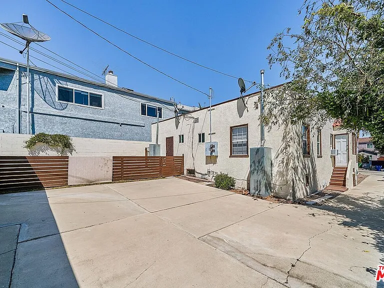 1329 S Tremaine Ave — Photo 33