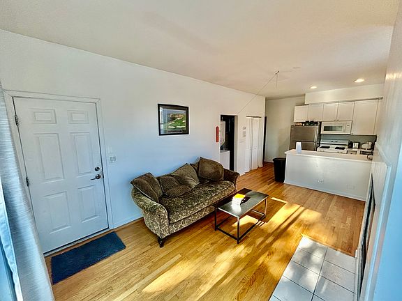 4th image of 3033 N Racine Ave #3
