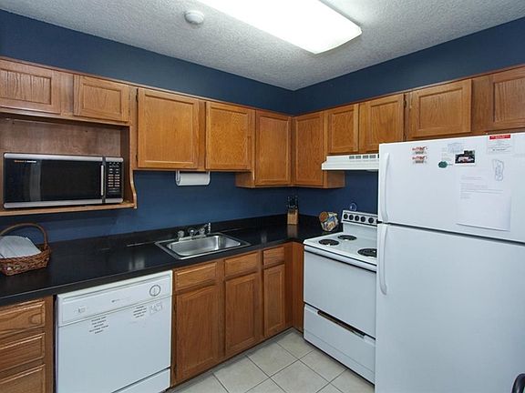 4th image of 609 E Central Blvd