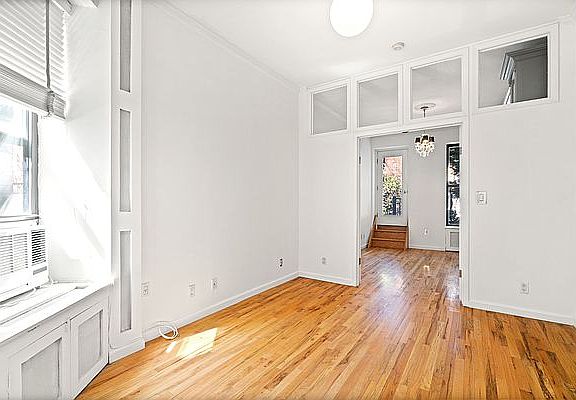 3rd image of 225 W 10th St APT D