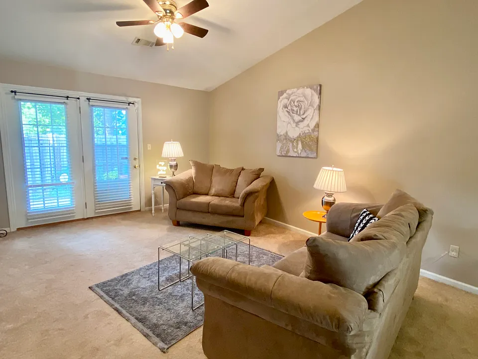 Regency Park Dr