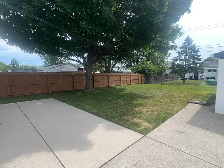 408 Banbury Dr — Photo 11
