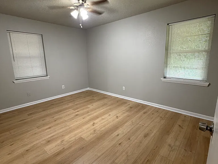829 E Towry Dr — Photo 13