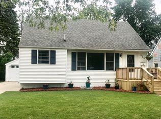 836 Morris Ave, Lansing, MI 48917