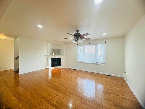 3rd image of 267 Palisades Dr