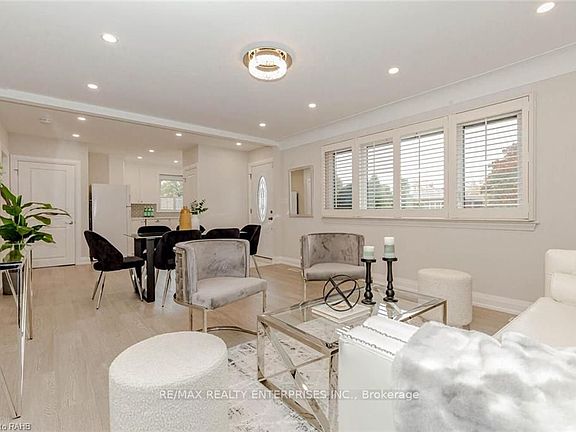 4th image of 128 Clarendon Ave