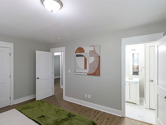 3rd image of 400 Maple Ct