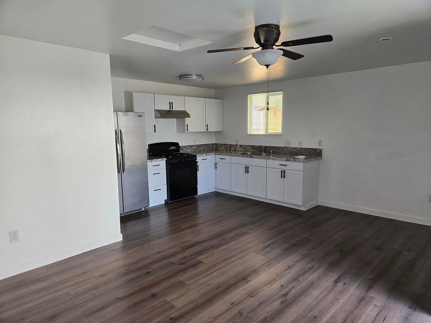 Studio For Rent — Photo 2