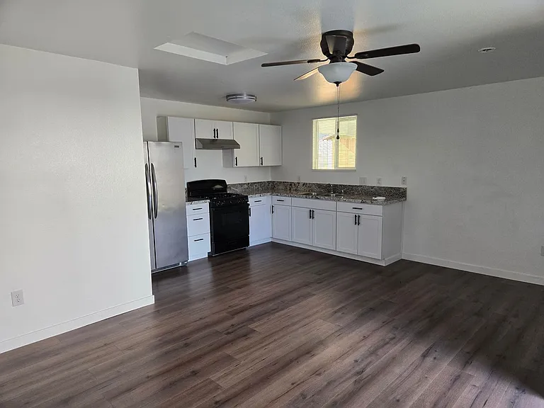 289 W Belleview Ave #B — Photo 2