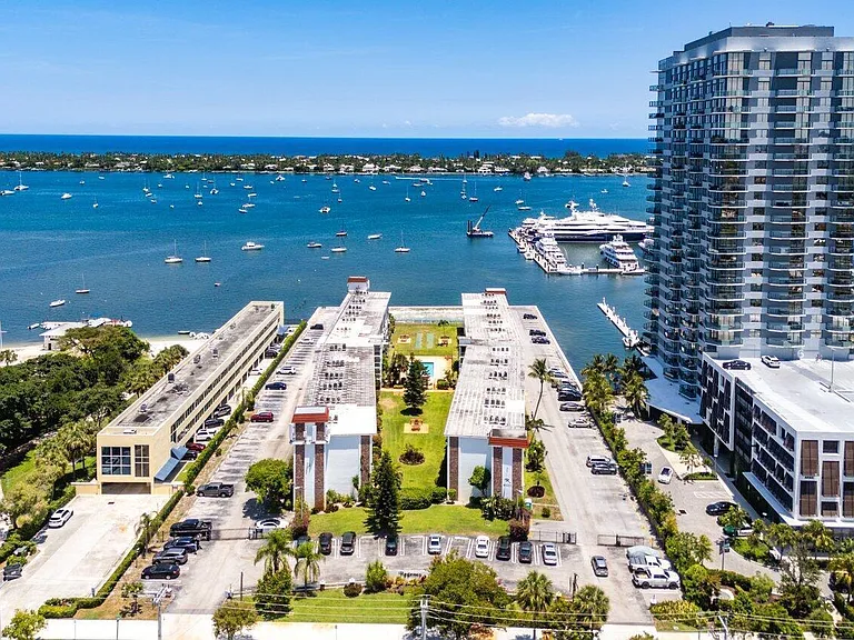 4500 N Flagler Dr #C9 — Photo 8