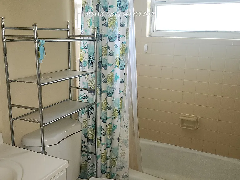 303 Oleander Dr — Photo 8