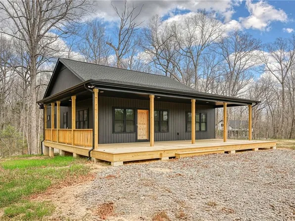 295 Equestrian Landing Trl, Bumpass, VA 23024