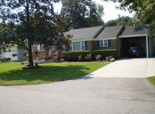 1018 Riverview Dr, Hanahan, SC 29410