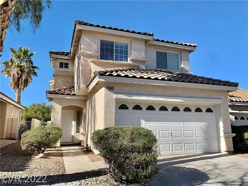 3 bed, 2.5 bath, 1618 sqft, $2,400 — Photo 1