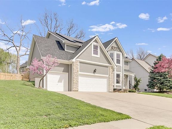 3rd image of 4121 NE Courtney Dr