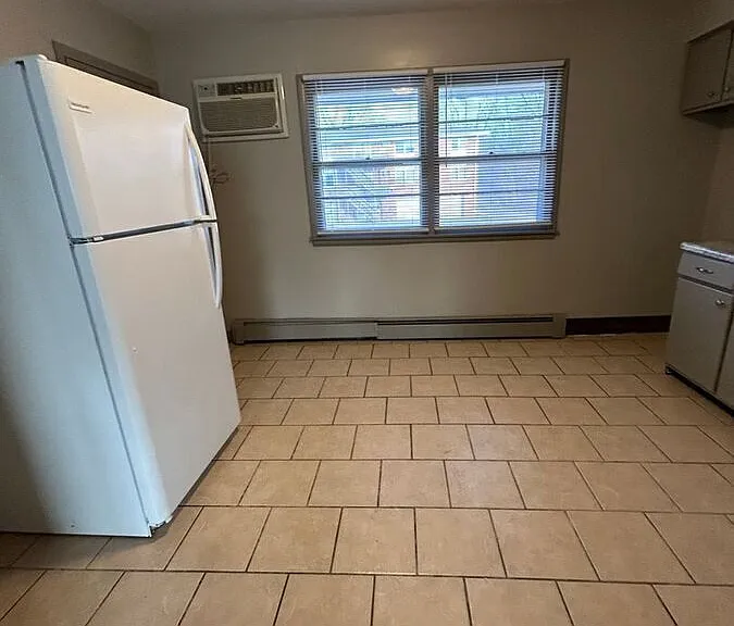 610 E 2nd St S #3 — Photo 6