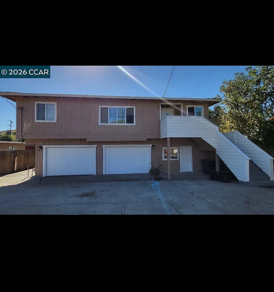 10 bed, 3600 sqft, $8,500 — Photo 1