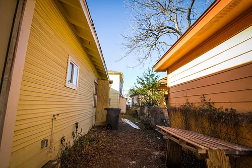 924 Saint James Photo 1