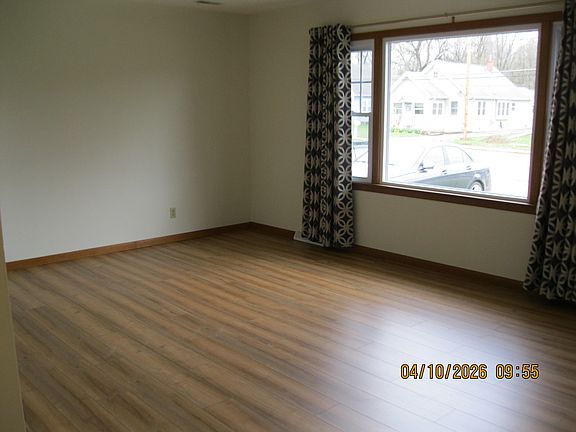 3rd image of 627 13th Ave N
