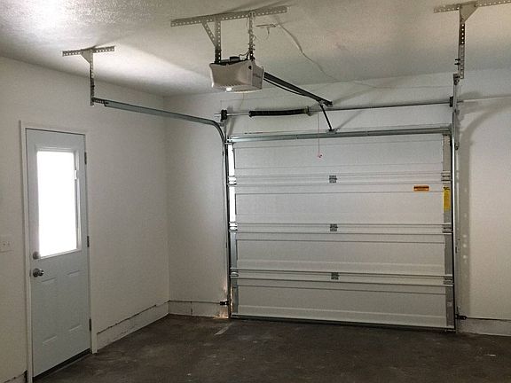 3rd image of 5115 Franklyn Blvd Unit 5115-B