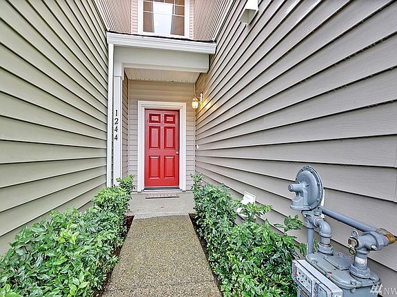 2nd image of 1244 51st Pl NE