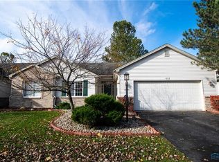 612 Crystal Lake Dr, Holland, OH 43528