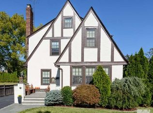 45 Gaynor Ave, Manhasset, NY 11030