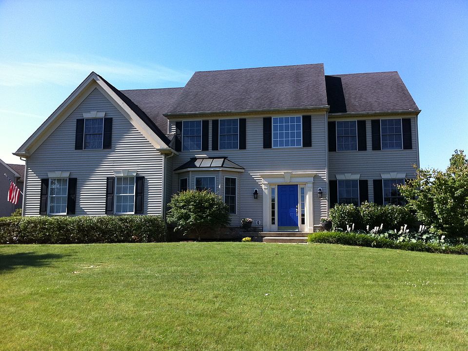 5080 Adriana Ct, 18034