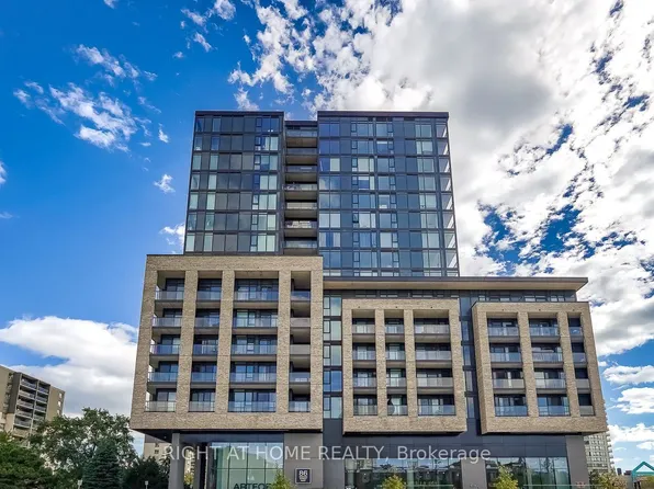 86 Dundas St E, Mississauga, ON