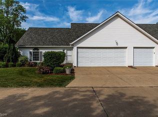 416 Harbor Ridge Ln, Painesville, OH 44077