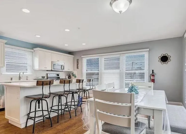 21 Blaine Ave #24 — Photo 7