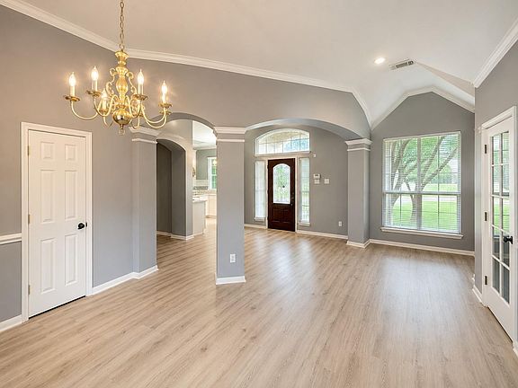 3rd image of 3006 Pecan Wood Dr