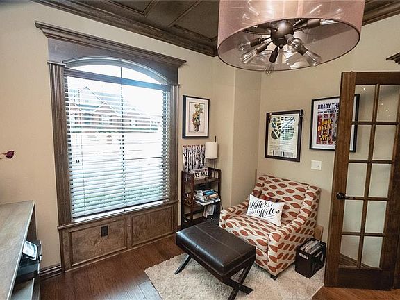 4th image of 327 N Sandstone Pl