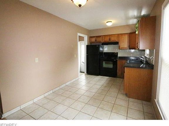 3rd image of 2423 Phelps Ave