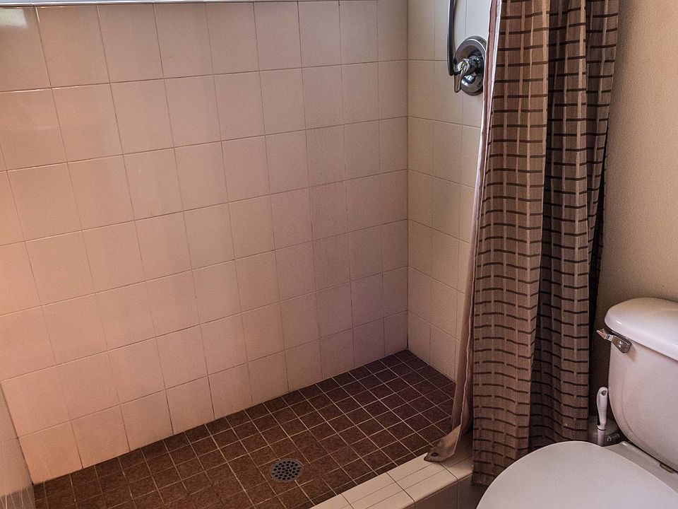 1st image of 220 Bluestone Pl