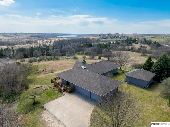 9525 Pawnee Rd, Omaha, NE 68122