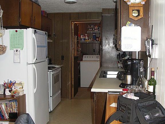 Small Convenient Kitchen 