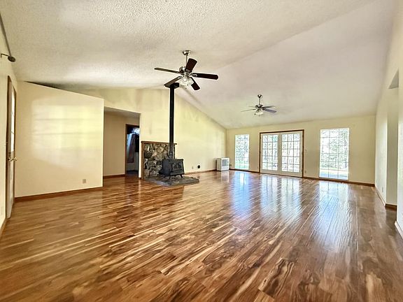 2nd image of 481 Abegg Rd