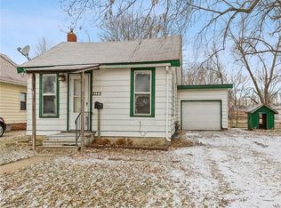 2122 Maple St, Des Moines, IA 50317