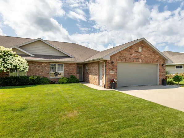 2175 Comanche Dr, Asbury, IA 52002