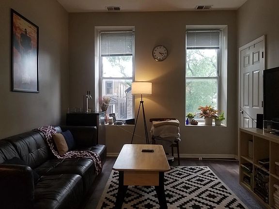 5th image of 2039 N Honore St APT 3F