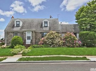 165 Dow Ave, Mineola, NY 11501