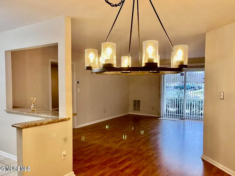 102 Wedgewood Cir — Photo 5